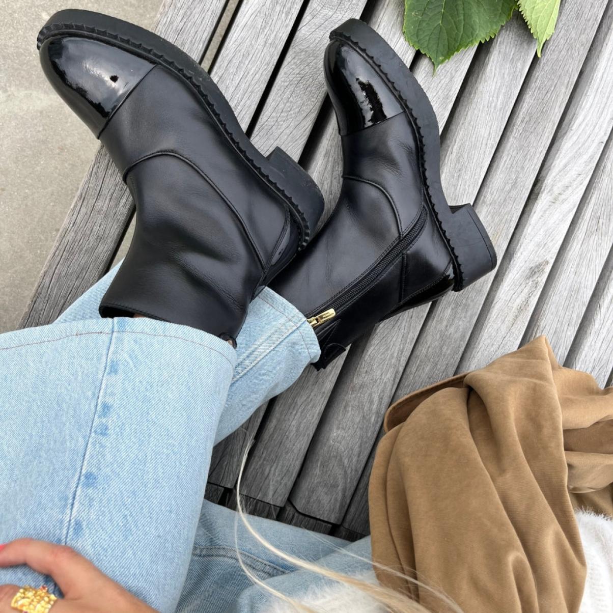 Amie Boots Patent - Black Patent Copenhagen Shoes Women Robust Ankle Boots - 1