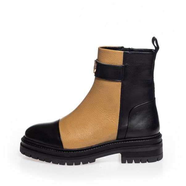Copenhagen Shoes All Good Vibes Only - Black/Camel Women Simple Ankle Boots